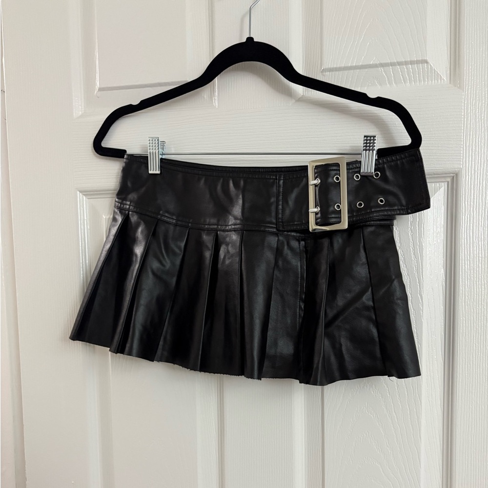 SHEIN Black Pleated Skater Mini Skirt